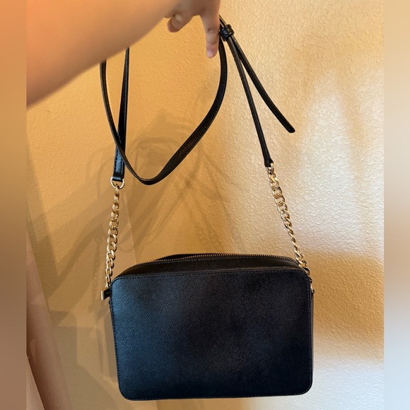 EUC Michael Kors Jet Set Large Saffiano Leather
Crossbody Bag - Picture 2 of 9